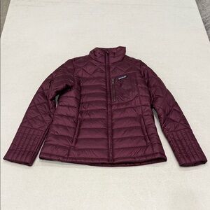 Women's Patagonia Burgundy Puffer Jacket size M New with tags